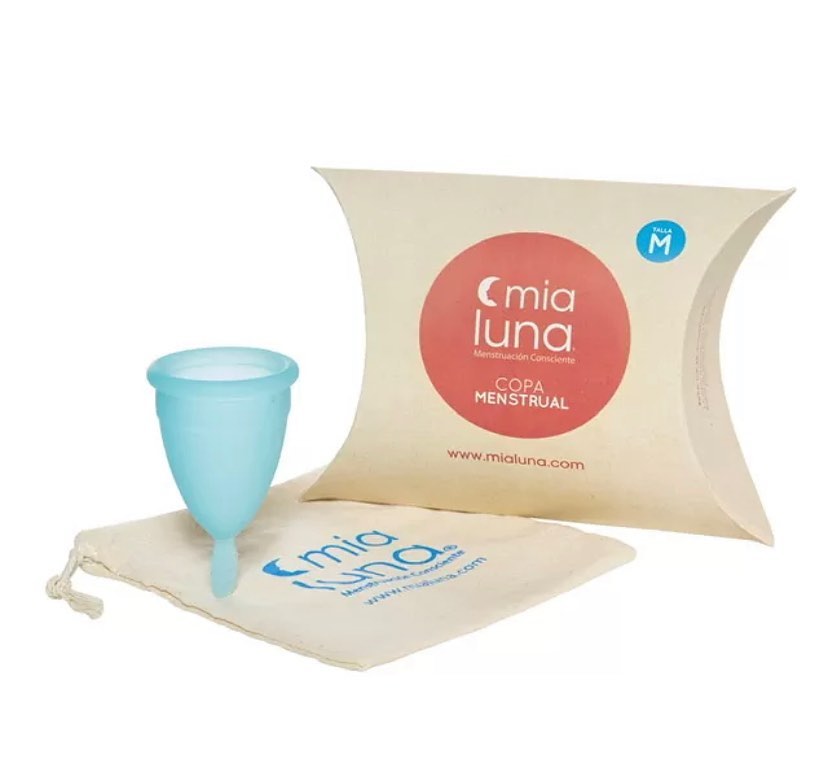 ¿Qué es la copa MiaLuna?
MiaLuna es una copa menstrual reutilizable, de uso intravaginal que se usa para recolectar el flujo menstrual en vez de absorberlo. Funciona creando un vacío entre los bordes de silicona de la copa (anillo de silicona) y las paredes de la vagina sin subir ni bajar durante el día. Fabricada de silicona médica hipoalergénica de primera calidad, es la única copa que cuenta con certificación del ISP (Instituto de salud pública) Con MiaLuna ahorrarás dinero y cuidarás el planeta.
Disponible en biopañales.cl
$15.900